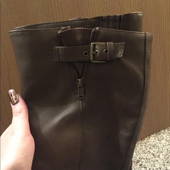 Kohl's Brown Boots 🍁 - Picture 5 of 7